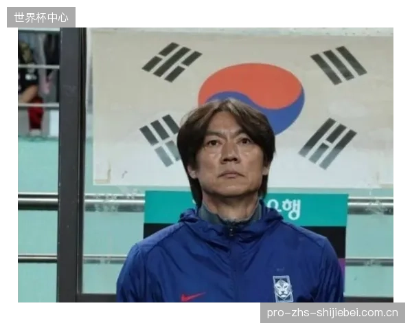 防线警报拉响，洪明甫世界杯首战前被迫重组后防应对捷克队冲击。